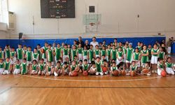 Ceyhan Belediyesi’nden genç sporculara forma sürprizi