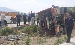 Ceyhan’da yangına giden itfaiye aracı devrildi: 3 personel yaralandı