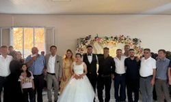 Feke Belediye Başkanı Cömert Özen genç çiftlerin mutluluğuna ortak oldu