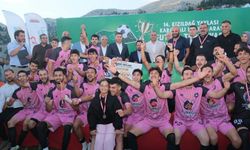 Gildirlispor Kızıldağ’da şampiyonluk kupasını kaldırdı