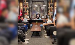 Karaisalıspor’un Türkiye ikinciliği gururu belediyede kutlandı