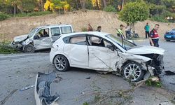 Karşı şeride geçen otomobil ortalığı savaş alanına çevirdi
