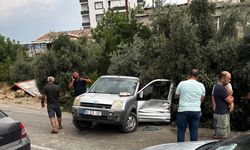 Kozan çevre yolu'nda can pazarı: Panelvan hafif ticari araca çarptı