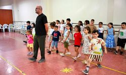 Minikler Halk Oyunlarıyla yazı neşeyle değerlendiriyor