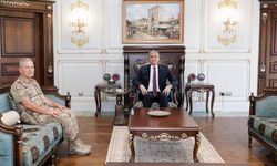 Mustafa Yavuz, Tuğgeneral Nejdet Karaca'yı makamında kabul etti