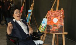 Serebral palsili Damla çizdiği resimlerle hayatına renk katıyor