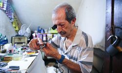 57 Yıldır zamanı onarıyor: 3,5 Metrekarelik dükkanında ömrünü saate adadı