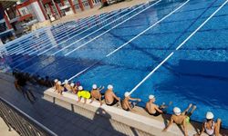 Adana Gençlik ve Spor İl Müdürlüğü'nden Barış Mahallesi'nde yüzme eğitimi