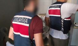 Adana’da 3 bin 735 sentetik hap ve Kalaşnikof ele geçirildi