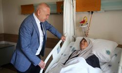 Adana’da 77 yaşındaki hasta uyutulmadan kanser ameliyatı oldu