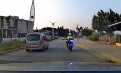 Adana'da eli parke taşlarına sıkışan 3 yaşındaki Mustafa Kemal'e polis eskortu