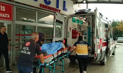 Adana’da feci kaza kamerada: 17 yaşındaki genç yola savruldu