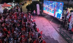 Adana’da Filenin Sultanları’nın şampiyonluk heyecanı dev ekrana taşındı