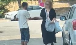 Adana’da kadının yolunu kesip para istedi: O anlar kamerada