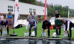 Adana'da yavru sazan balıkları suya bırakıldı