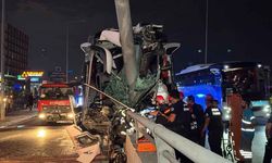 Adana’da yolcu otobüsü alt geçide çarptı: 11 kişi yaralandı