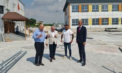 Aras, Camili Akarca İlkokulu ve Ortaokulunu ziyaret etti