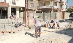 Ceyhan’da bozulan yol ve kaldırımlar yenileniyor