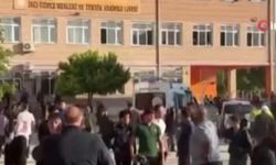 Manisa’da okul önünde silahlı saldırı: Yaralı öğrenciler var