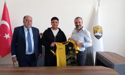 İş insanı Nihat Şimşek’ten Ağrıspor’a 1 milyon TL destek