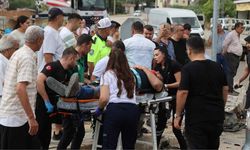 Kozan’da iki otomobil çarpıştı: 4 yaralı, kaza anı kamerada