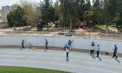 Kozan’da yükümlüler 21 okulu boyadı: 12 milyon liralık katkı