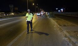 Manavgat’ta motosiklet yayaya çarptı: 2 yaralı
