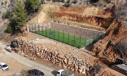 Saimbeyli’de futbol sahasında güçlendirme çalışması
