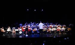 Seyhan Belediyesinden Kültür Sanat dolu gece: Kursiyerler sahne aldı