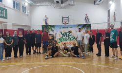Yeşilay Adana gönüllüleri ve Sular Koleji voleybol sahasında buluştu
