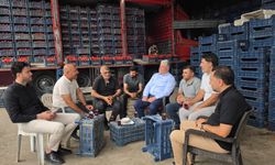 Kısacık Yüreğir Hali’nde çiftçi ve esnafı dinledi: “Tarlada 10 TL, markette 60 TL”