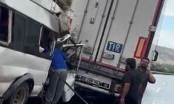 TAG Otoyolu’nda tarım işçilerini taşıyan minibüs kaza yaptı: 11 yaralı