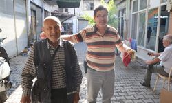 Adana’da 86 yaşındaki Bayram Ersin, çay için 8 kilometre yürüyor