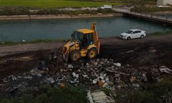 Adana’da çiftçi sebze yetiştiriyor, başkaları atık döküyor: “Hepimiz şikayetçiyiz”