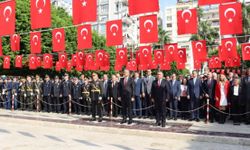 Adana'da Cumhuriyet'in 103. Yıl coşkusu Atatürk Anıtı'ndaki törenle başladı