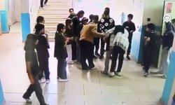 Adana'da teneffüste korku dolu anlar: Öğretmeni son anda yetişti