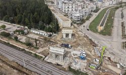 Ceyhan Belediyesi’nin ilk araç üst geçit köprüsü projesinde sona yaklaşıldı