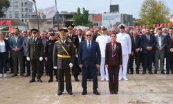 Ceyhan'da Cumhuriyet'in 103. yılı çelenk töreniyle kutlandı