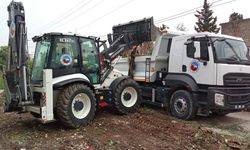 Ceyhan’da ekipler kent temizliği için görevde