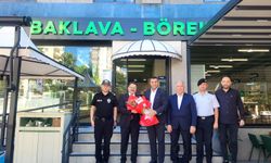 Çukurova Kaymakamı Hakan Alkan'dan Seç Baklava'ya ziyaret: Esnafa bereketli kazanç dileği