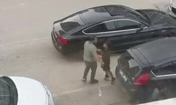 Çukurova'da kadına şiddet anı kamerada: Annelerine kalkan oldular