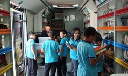 Gezici kütüphane Sarıçam’da öğrencilerle buluştu