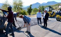 Güngör Geçer, Kozan'daki asfalt çalışmalarını yerinde inceledi