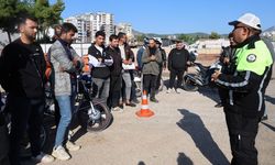 Kozan'da motokuryelere hayati uyarı: Hiçbir paket canınızdan önemli değil!