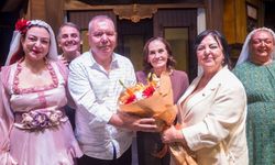 Seyhan Şehir Tiyatrosu 30. yılını sahnede kutladı