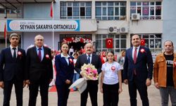 Seyhan’da Cumhuriyet coşkusu: Kaymakam İnci Sakarya Ortaokulu’ndaki şenliğe katıldı