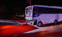 Tarım işçilerini taşıyan midibüs tıra çarptı: 17 kişi yaralandı