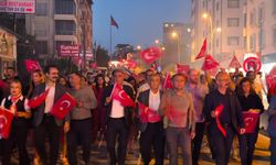 Yumurtalık 19 Mayıs’ta kırmızı-beyaza büründü