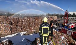 Kağıt fabrikası bahçesinde çıkan yangın kontrol altına alındı