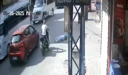 Adana'da yayaya çarpan motosiklet kamerada